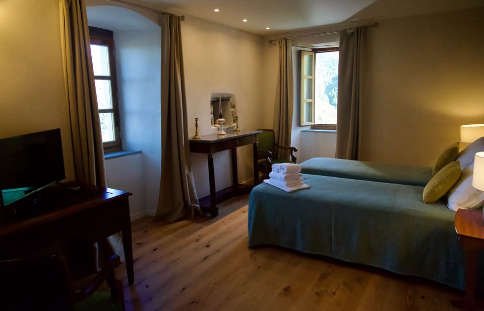Comfort Double Room, Mountain View | Desk, soundproofing, rollaway beds (free), WiFi (free)