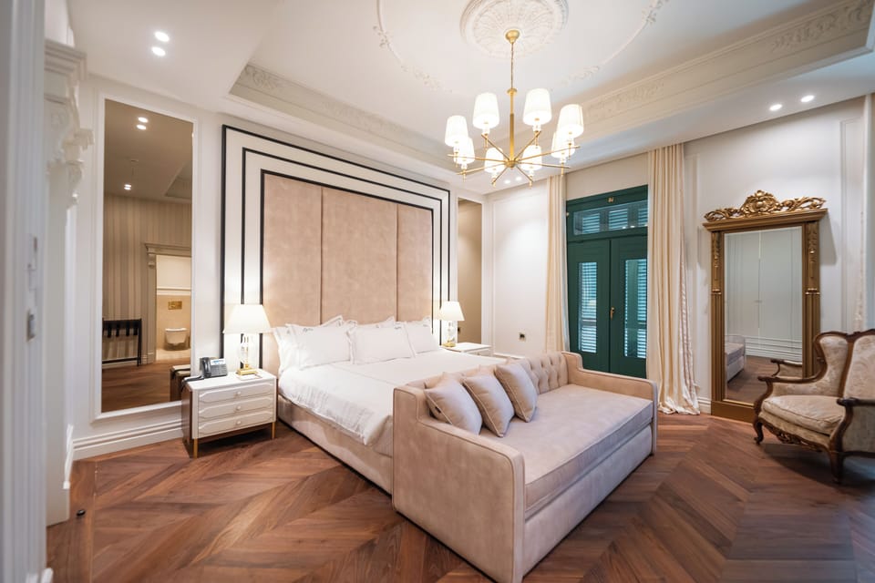 Classic Studio Suite | Premium bedding, minibar, desk, soundproofing
