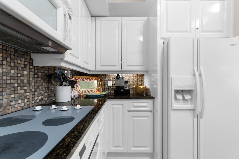 Condo, Multiple Beds (Beach Colony East 8B) | Private kitchen | Oven, toaster, paper towels