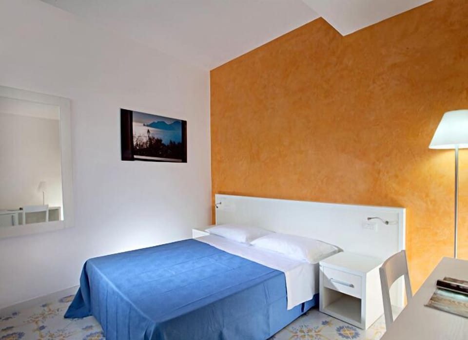 Double Room, Ensuite (Camera Verde) | Free minibar, in-room safe, soundproofing, free WiFi