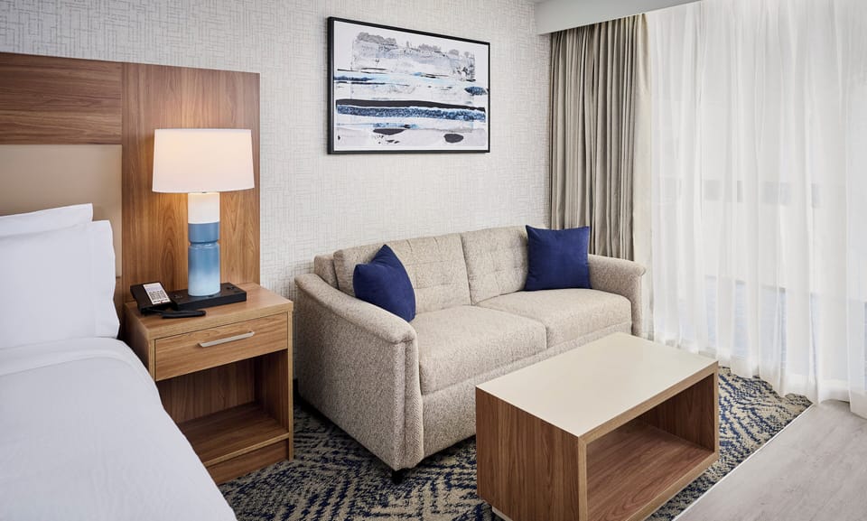 Studio Suite, 1 King Bed with Sofa bed (Walk-In Shower) | Desk, laptop workspace, iron/ironing board, free WiFi