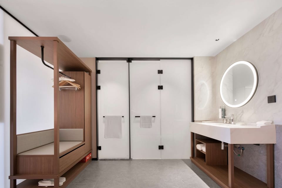 Room, 2 Twin Beds | Bathroom