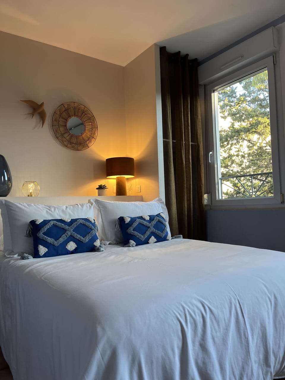 Comfort Room | Egyptian cotton sheets, premium bedding, pillowtop beds, desk