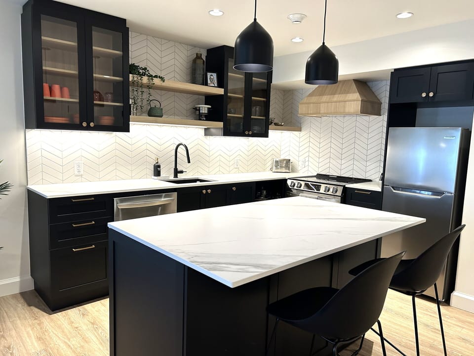 Superior Suite, City View | Private kitchen | Fridge, microwave, oven, stovetop