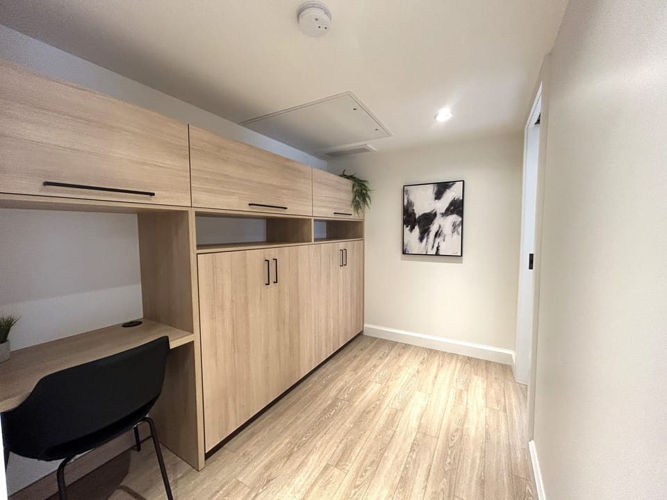 Deluxe Studio, Courtyard View | Premium bedding, memory foam beds, in-room safe, laptop workspace