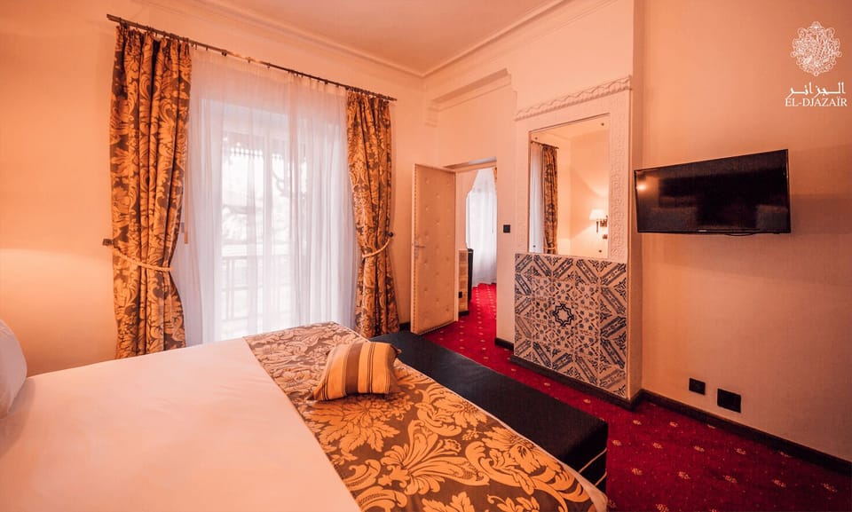 Senior Suite | Premium bedding, minibar (free items), in-room safe, laptop workspace