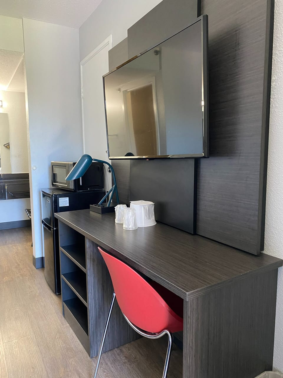 Desk, laptop workspace, free WiFi, bed sheets