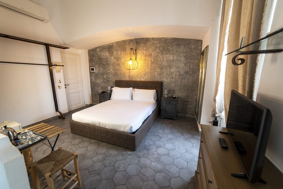 Double Room, Sea View | In-room safe, iron/ironing board, free WiFi, bed sheets