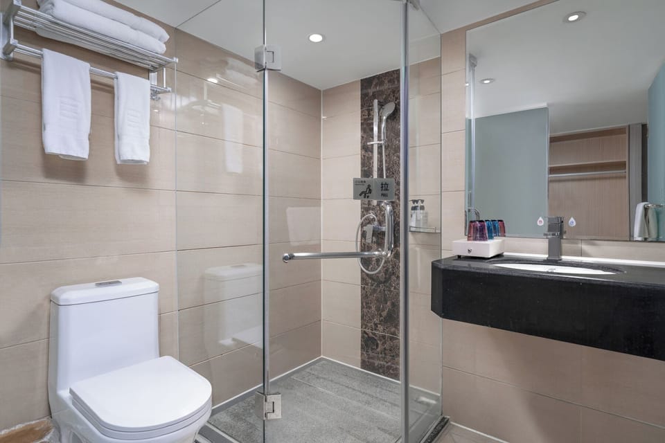 Shower, rainfall showerhead, free toiletries, hair dryer