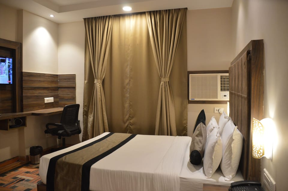 Deluxe Double Room | Individually furnished, desk, laptop workspace, blackout drapes