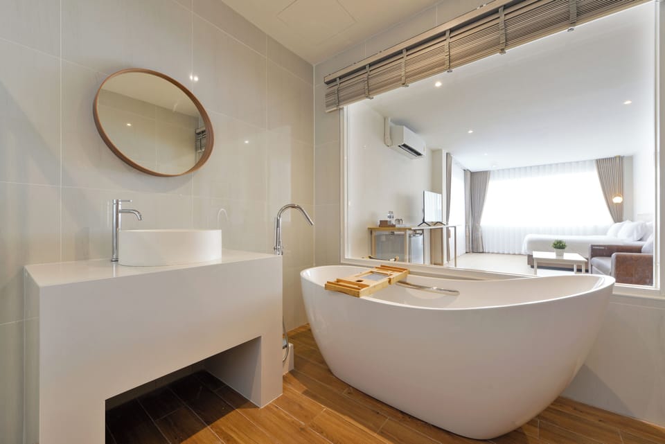 Superior Room, 1 King Bed, Non Smoking, City View | Bathroom | Separate tub and shower, deep soaking tub, rainfall showerhead