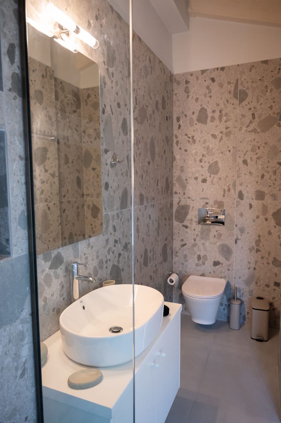 Luxury Duplex | Bathroom | Shower, hydromassage showerhead, hair dryer, towels