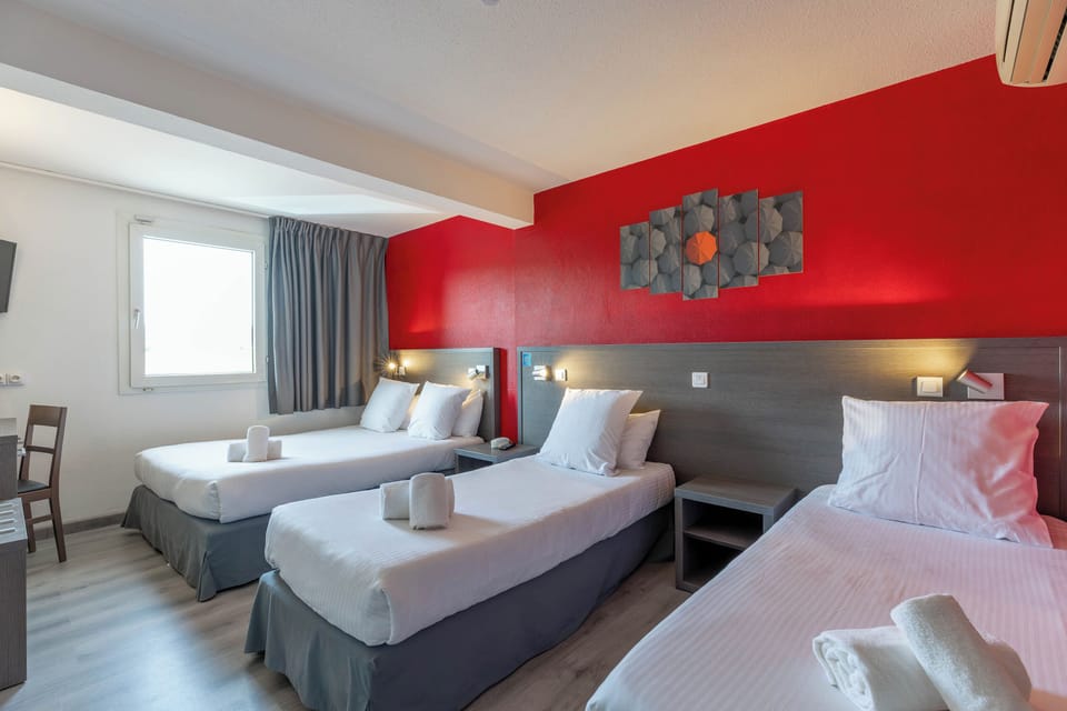 Superior Quadruple Room | Premium bedding, desk, blackout drapes, soundproofing