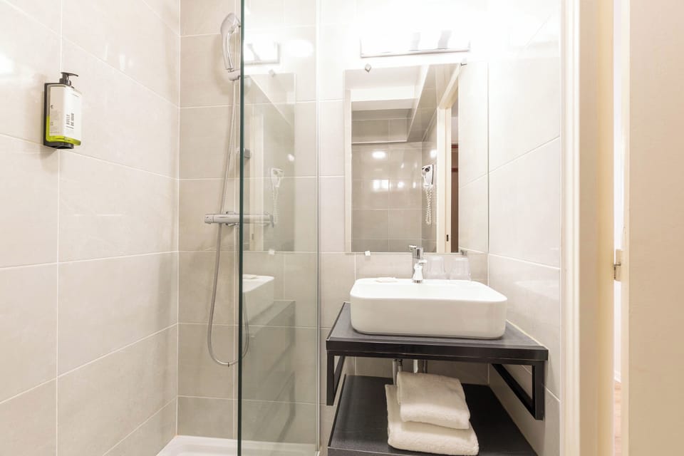 Combined shower/tub, eco-friendly toiletries, hair dryer, towels