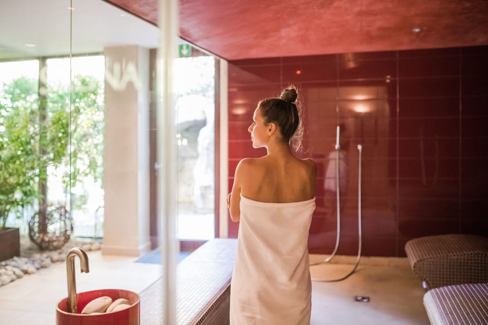 Couples treatment rooms, body treatments, aromatherapy