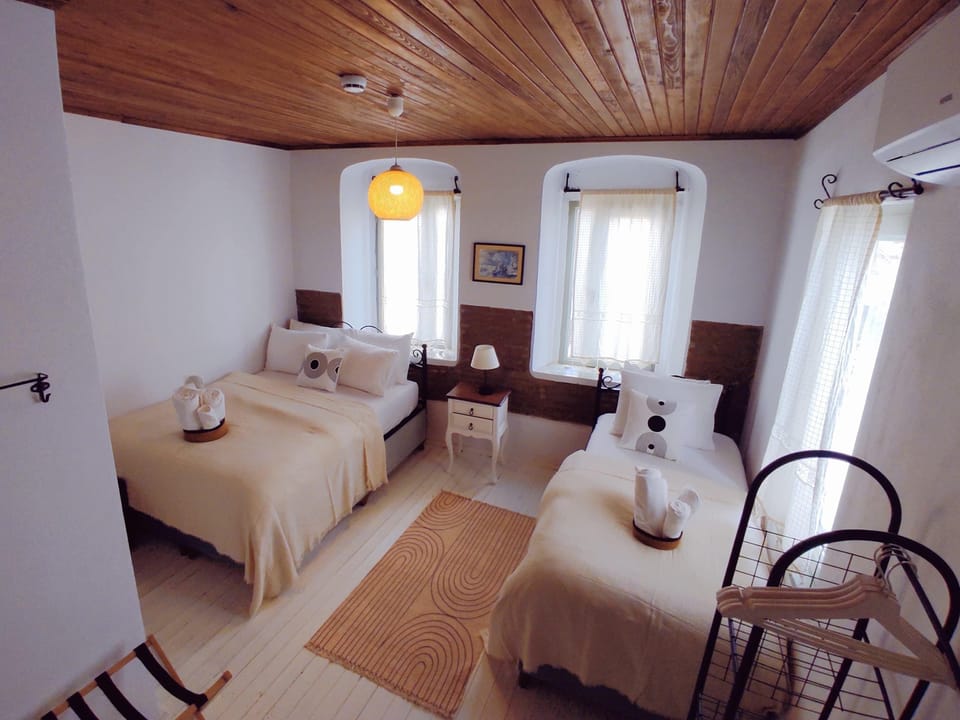 Standard Triple Room | Premium bedding, laptop workspace, iron/ironing board, free WiFi