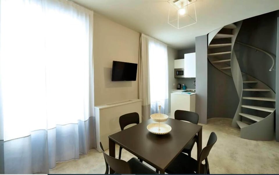 Deluxe Suite | Living area