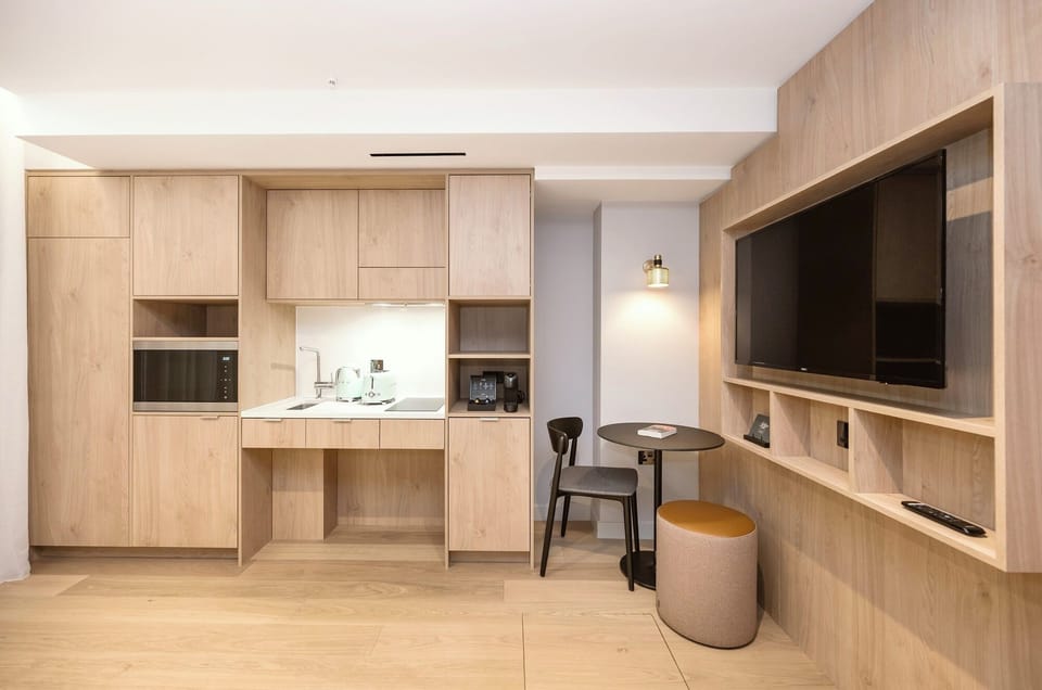 Studio, Mobility Accessible | Hypo-allergenic bedding, in-room safe, iron/ironing board, bed sheets
