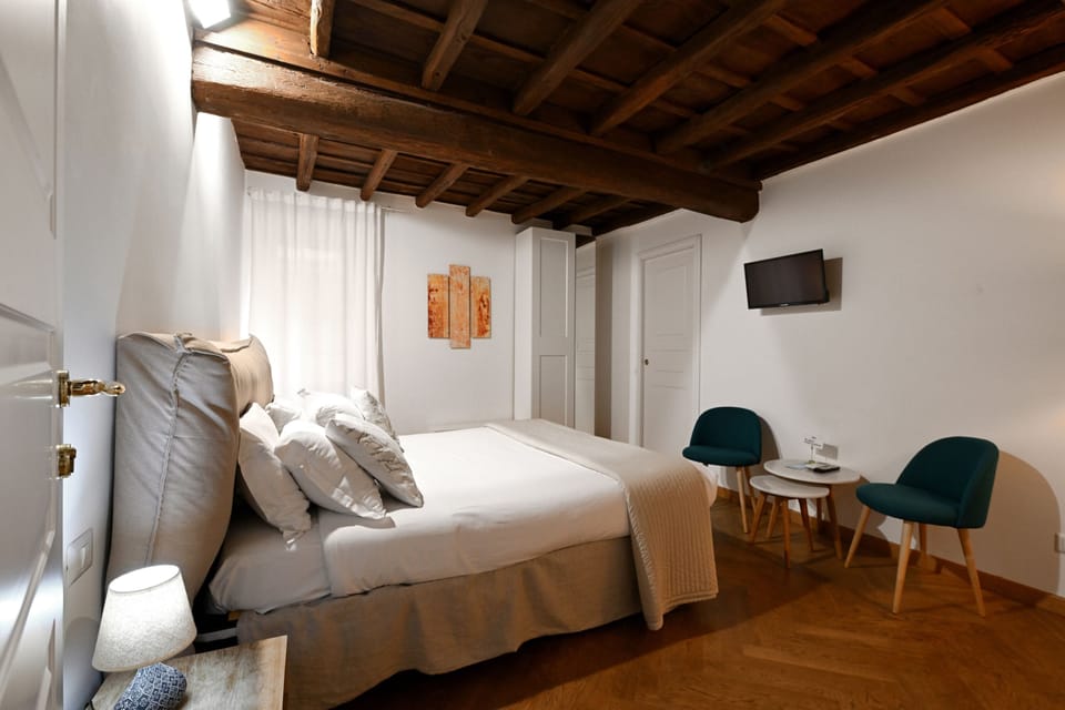 Deluxe Room | Desk, laptop workspace, soundproofing, free WiFi