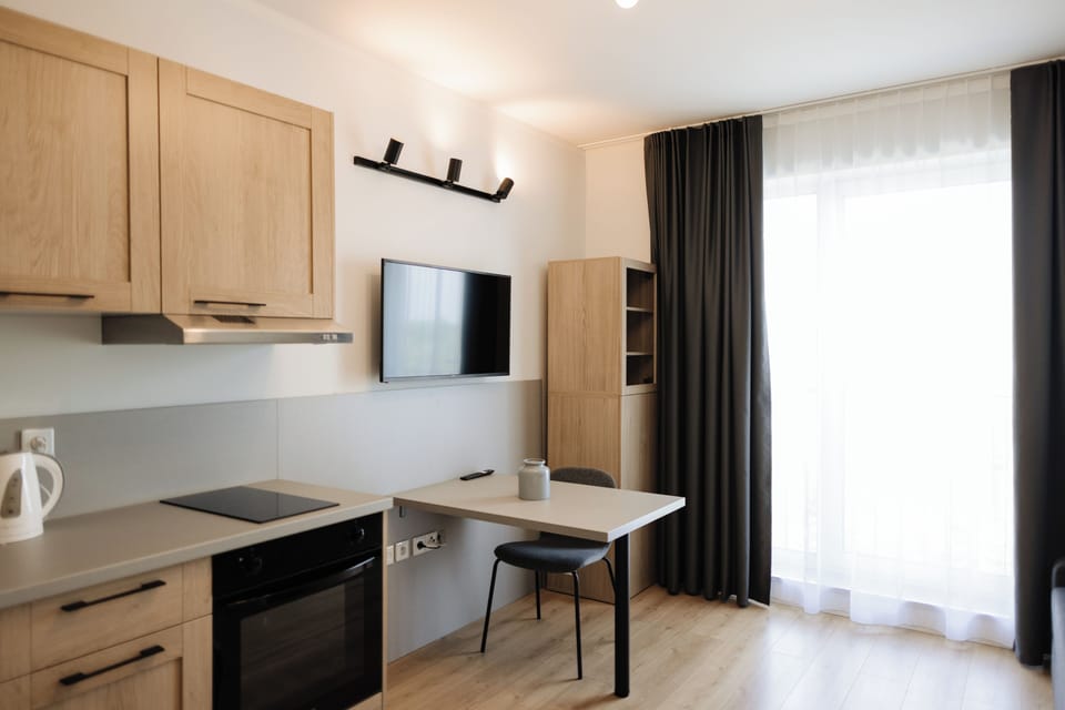 Hypo-allergenic bedding, minibar, laptop workspace, soundproofing