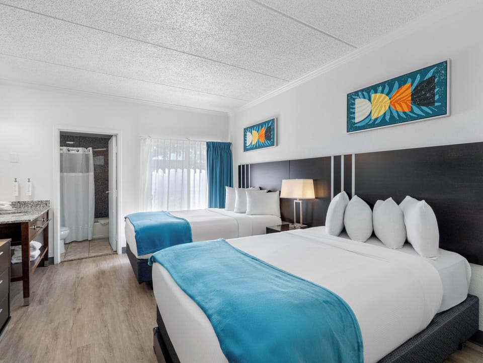 Deluxe Double Suite | Laptop workspace, iron/ironing board, free WiFi, bed sheets
