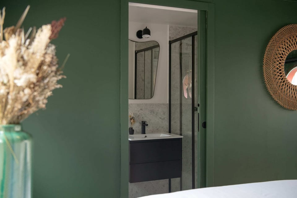 Premium Room | In-room safe, individually decorated, individually furnished, desk