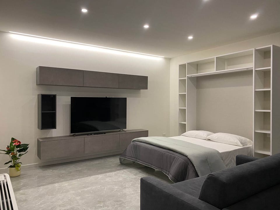 Apartment | 1 bedroom, desk, blackout drapes, soundproofing