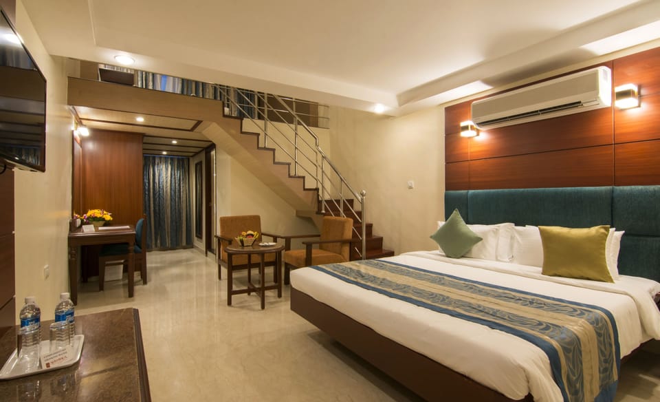 Majesty Mezzo | In-room safe, desk, laptop workspace, soundproofing