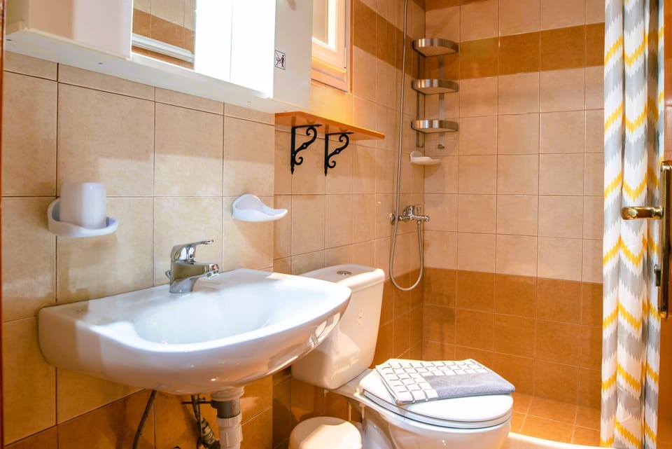 Room, 1 Bedroom, Smoking, Balcony | Bathroom