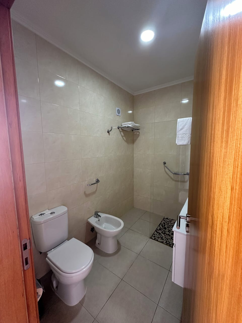 Studio | Bathroom | Free toiletries, hair dryer, towels, toilet paper