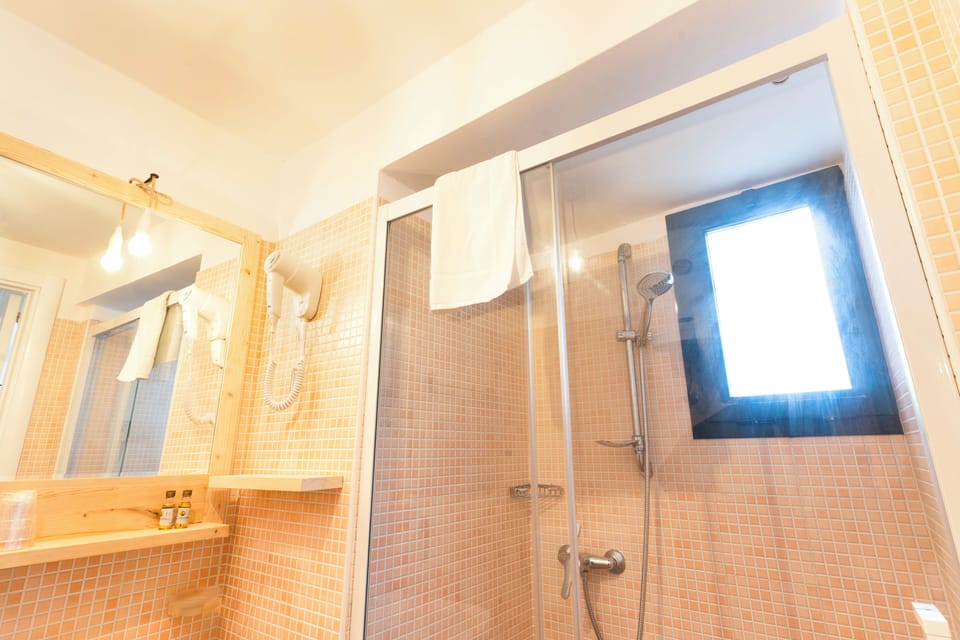 Shower, free toiletries, hair dryer, towels