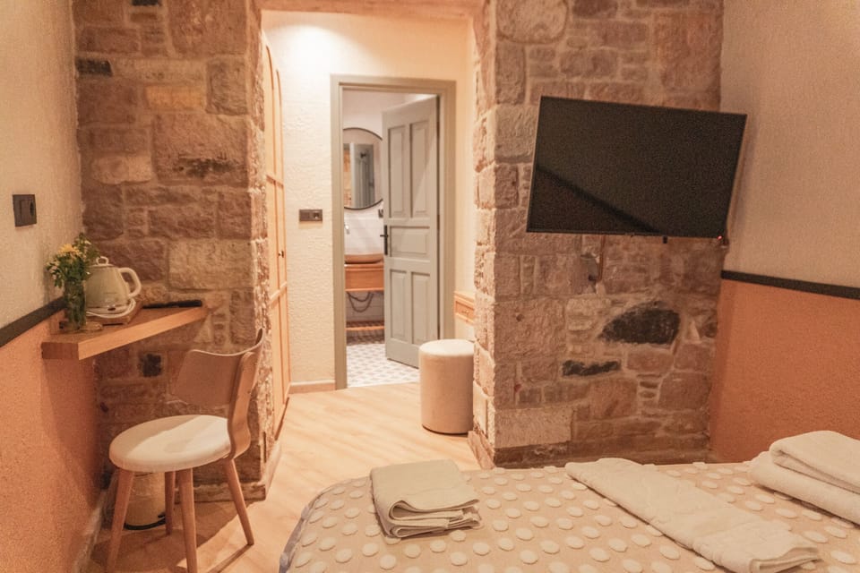 Standard Room | Free WiFi, bed sheets