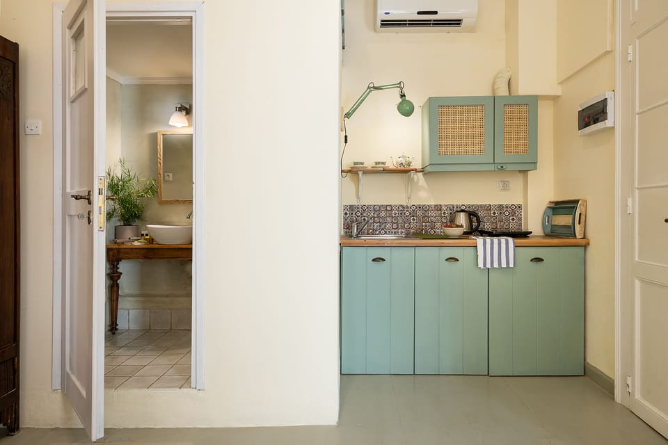 Superior Studio | Private kitchen | Mini-fridge, stovetop, coffee/tea maker, electric kettle