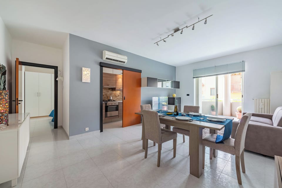 Family Apartment, 2 Bedrooms, Refrigerator & Microwave (Monopoli Beach House 200 m from the) | Dining