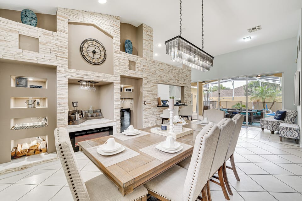 House (5 Bedrooms) | Interior