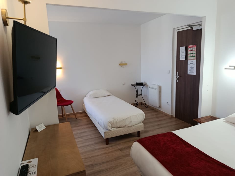 Quadruple Room | Soundproofing, free WiFi, bed sheets