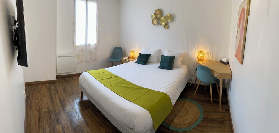 Superior Room | Soundproofing, free WiFi, bed sheets