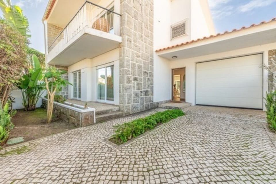Casa Rosário : Three Bedroom Villa with Private Pool; Villa in Cascais