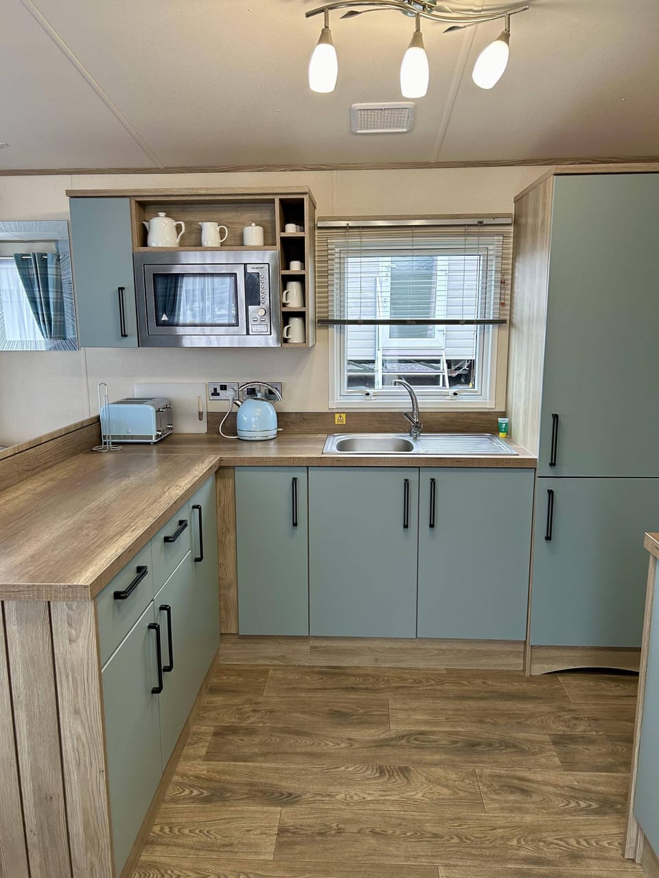 Cabin | Private kitchen | Fridge, microwave, oven, stovetop
