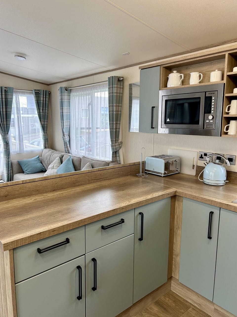 Cabin | Private kitchen | Fridge, microwave, oven, stovetop