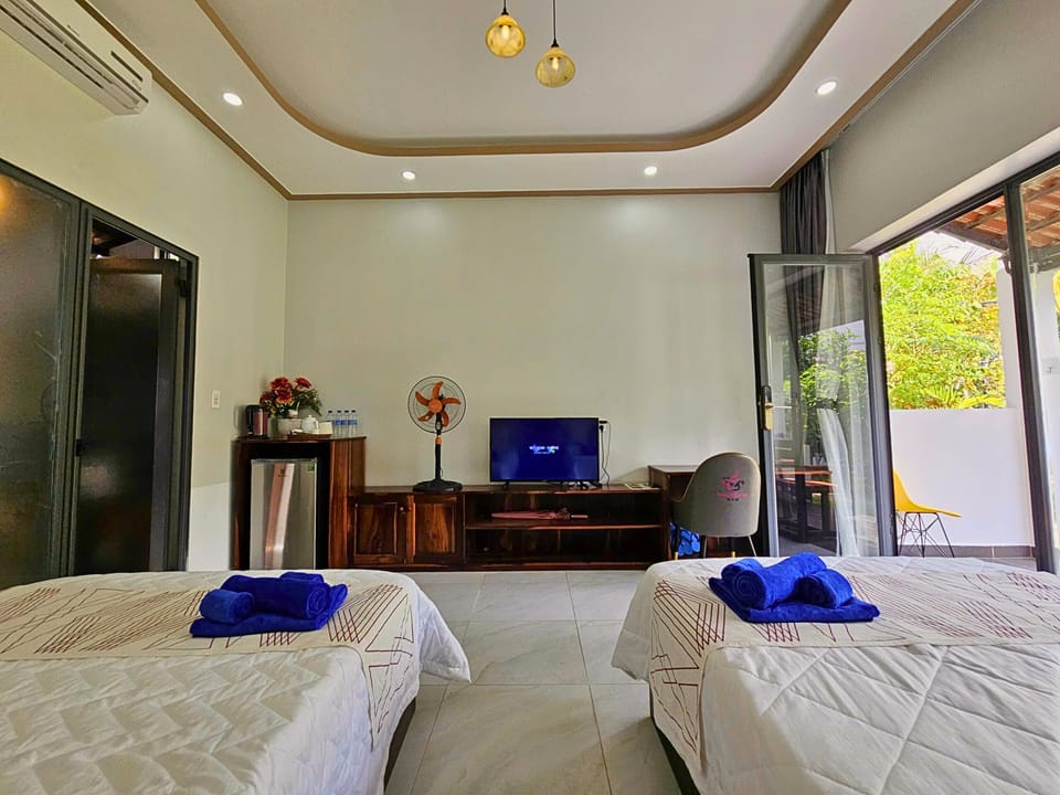 Deluxe Double Room, 2 Double Beds | Desk, laptop workspace, soundproofing, free WiFi
