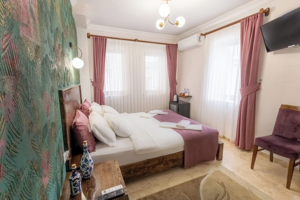 Superior Suite | Frette Italian sheets, premium bedding, minibar, individually decorated