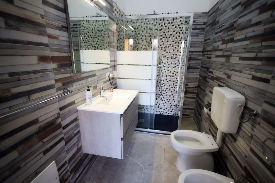 2 | Bathroom