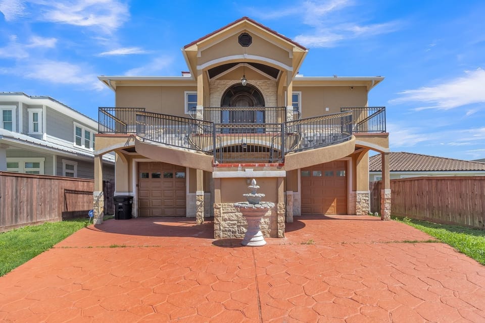 House, 5 Bedrooms | Exterior