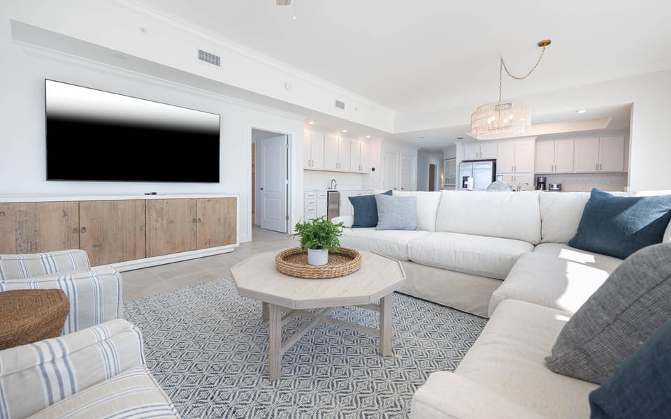 Condo, 4 Bedrooms | Living area