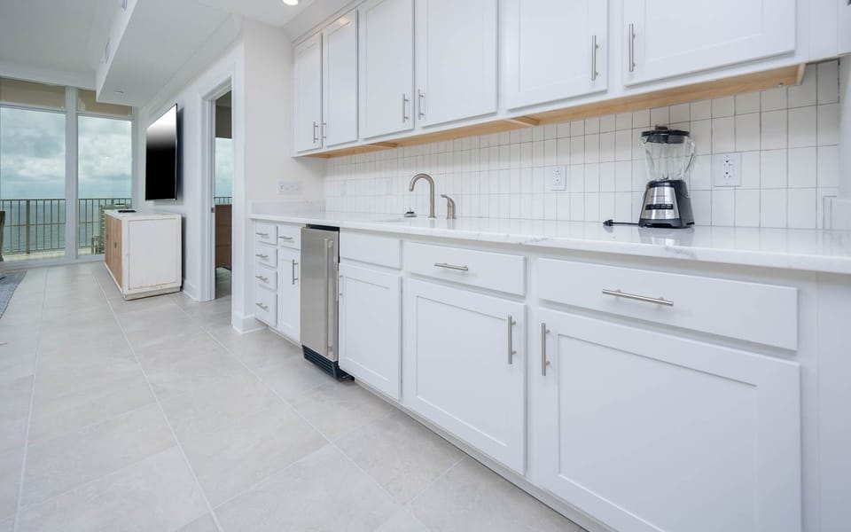 Condo, 4 Bedrooms | Private kitchen | Fridge, oven, coffee/tea maker