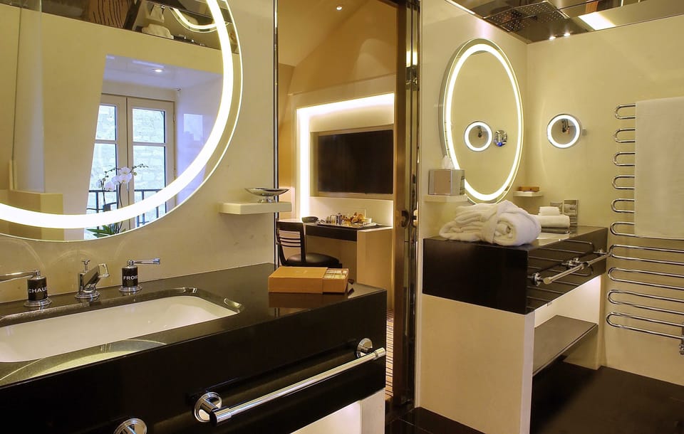 Bathroom sink
