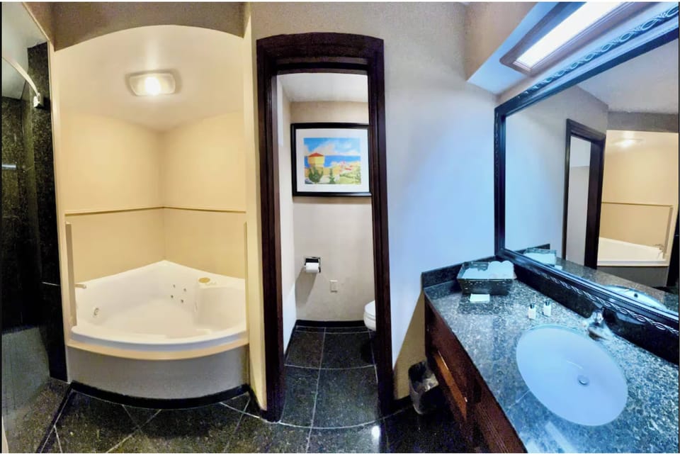Hamilton Inn Select Beachfront Mackinaw City Hotel in Mackinaw City