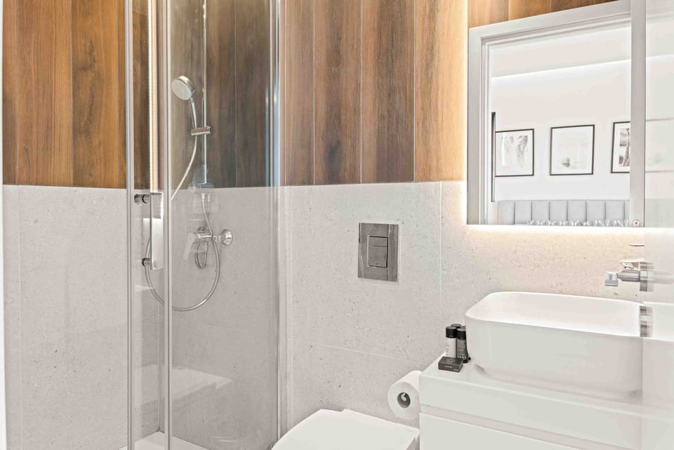 Luxury Suite, Sea View | Bathroom