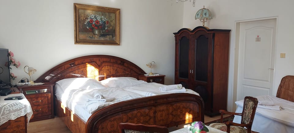 Suite | 1 bedroom, premium bedding, minibar, in-room safe